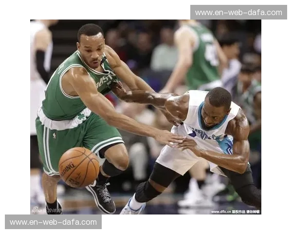 蜂鸣密尔沃基：当夏洛特的青春风暴撞上希腊怪兽的钢铁洪流